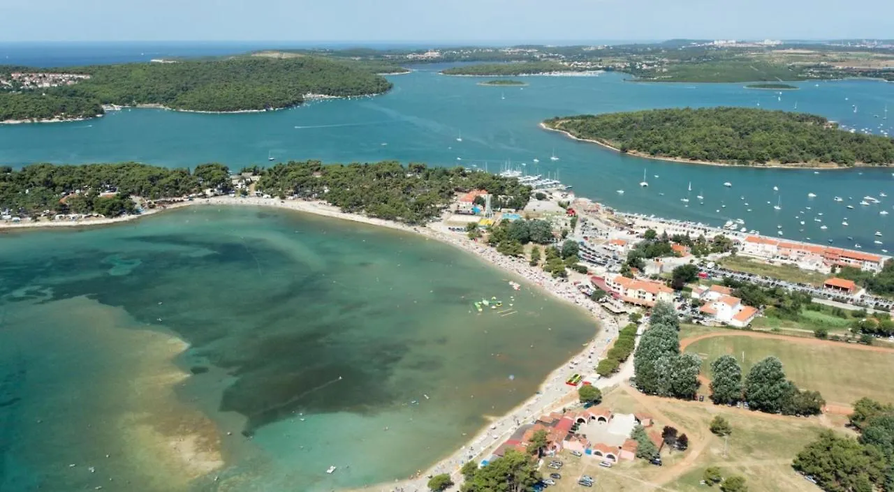 Apartment In Banjole With Terrace, Air Conditioning, Wifi, Washing Machine 3360-3 Croatia