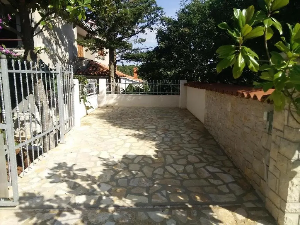 Apartment In Banjole With Terrace, Air Conditioning, Wifi, Washing Machine 3360-3 Croatia