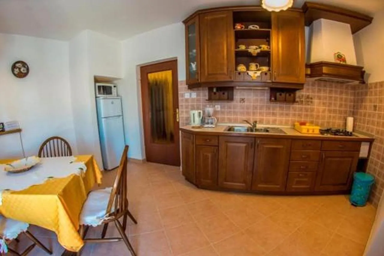 Apartment In Banjole With Terrace, Air Conditioning, Wifi, Washing Machine 3360-3